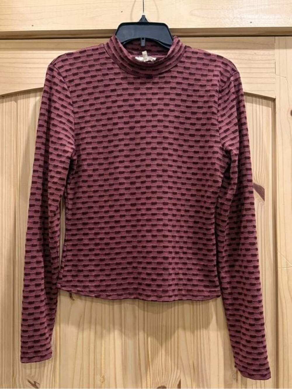Long Sleeve Textured Mock Neck Top in Burgundy